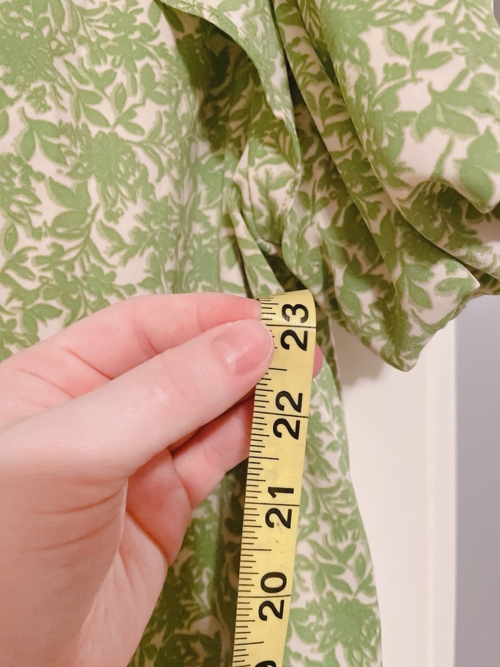 Entro Light Green Floral V-Neck Women's Top Size M - Picture 9 of 9